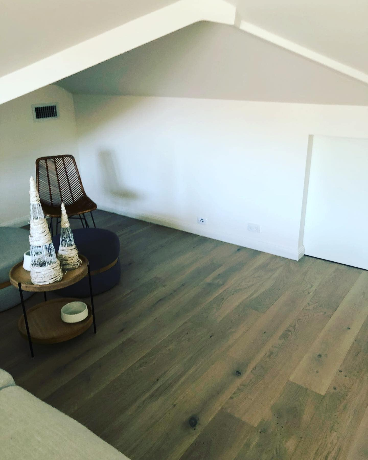 Bexley North full room showing timber flooring and air conditioning